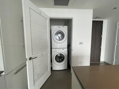 Stunning 1 bedroom and 1.5 bathroom. Enjoy the panoramic views