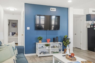 Welcome to the Coast! This 2 bedroom, 2 bathroom condo, is - photo 9