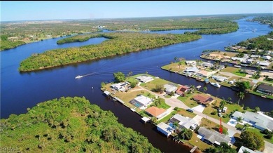 Caloosahatchee River Home For Sale in Fort Myers Florida