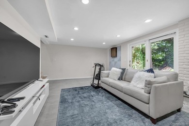 Beautifully updated and move-in ready, this High Oaks Village - photo 18