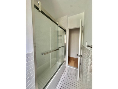 This fully renovated, spacious 2-bedroom apartment features - photo 3