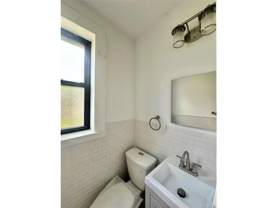 This fully renovated, spacious 2-bedroom apartment features - photo 5