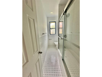 This fully renovated, spacious 2-bedroom apartment features - photo 6