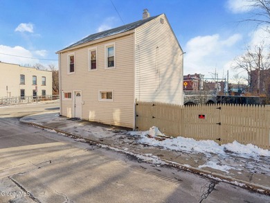 An exciting opportunity in South Troy--this 2-bedroom, 1-bath - photo 2
