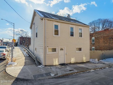 An exciting opportunity in South Troy--this 2-bedroom, 1-bath - photo 3