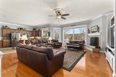 This meticulously maintained split-level home offers 5 bedrooms - photo 5