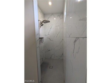 Move in ready! Beautiful new custom upgraded open floor plan - photo 11