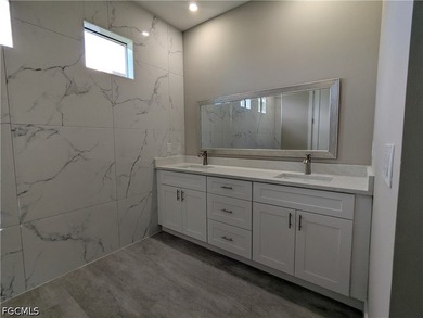 Move in ready! Beautiful new custom upgraded open floor plan - photo 13