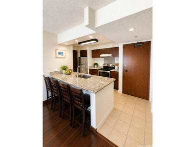 Enjoy full-on Diamond Head views from this spacious 1-bedroom - photo 3