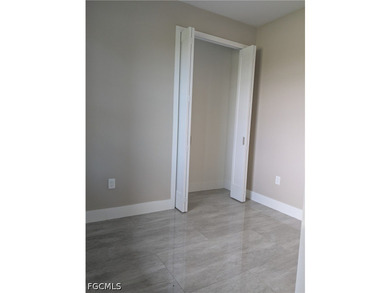 Move in ready! Beautiful new custom upgraded open floor plan - photo 15