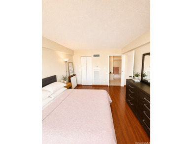 Enjoy full-on Diamond Head views from this spacious 1-bedroom - photo 7