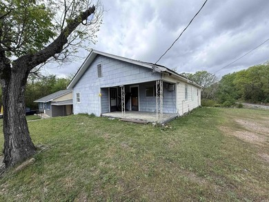 INVESTOR SPECIAL! Bring your tools and vision to this 2-bedroom - photo 2