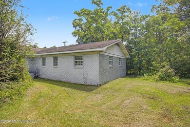 Located in a highly convenient area, this 4 bedroom, 2 bath - photo 23