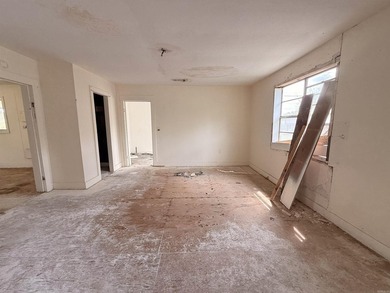 INVESTOR SPECIAL! Bring your tools and vision to this 2-bedroom - photo 5
