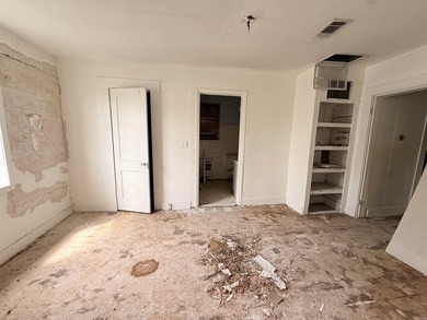 INVESTOR SPECIAL! Bring your tools and vision to this 2-bedroom - photo 6