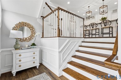 A townhome of this caliber rarely becomes available in the - photo 7
