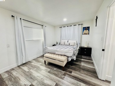 Stylishly updated 2-bedroom, 1-bath home in Oakland offering - photo 11