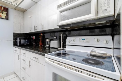 Beautifully renovated 2 bedrooms 1.5 bathroom unit in the heart