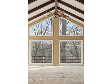 Prime location meets endless potential! This well maintained 3 - photo 15