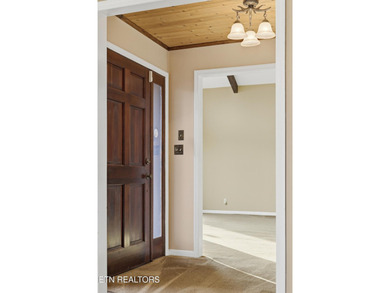 Prime location meets endless potential! This well maintained 3 - photo 16