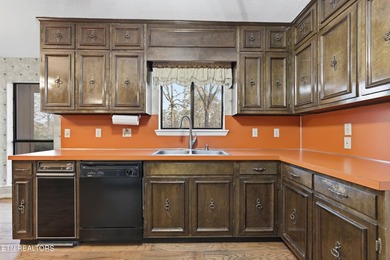 Prime location meets endless potential! This well maintained 3 - photo 20