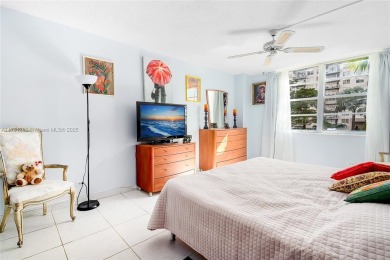 Beautifully renovated 2 bedrooms 1.5 bathroom unit in the heart