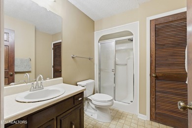 Prime location meets endless potential! This well maintained 3 - photo 25