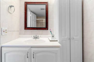 Beautifully renovated 2 bedrooms 1.5 bathroom unit in the heart