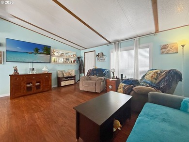 Coastal Cottage Charm Awaits! Bursting with personality, color - photo 6