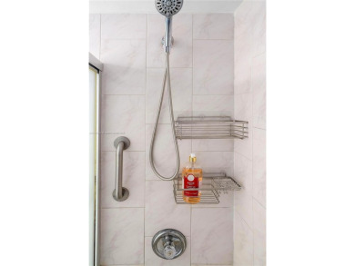 Beautifully renovated 2 bedrooms 1.5 bathroom unit in the heart