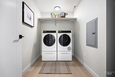 Open Wed & Sat 12-2pm! Residence 206 is a stunning 2-bedroom - photo 28