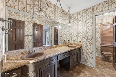 Prime location meets endless potential! This well maintained 3 - photo 28