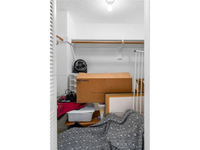 Beautifully renovated 2 bedrooms 1.5 bathroom unit in the heart