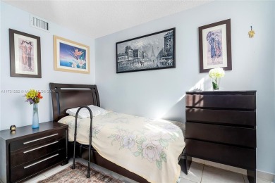 Beautifully renovated 2 bedrooms 1.5 bathroom unit in the heart