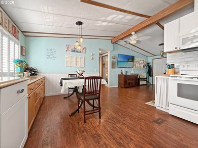 Coastal Cottage Charm Awaits! Bursting with personality, color - photo 10