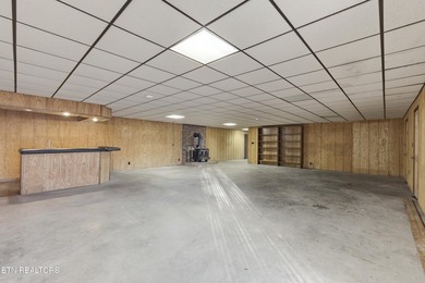 Prime location meets endless potential! This well maintained 3 - photo 34