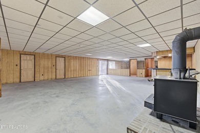 Prime location meets endless potential! This well maintained 3 - photo 35