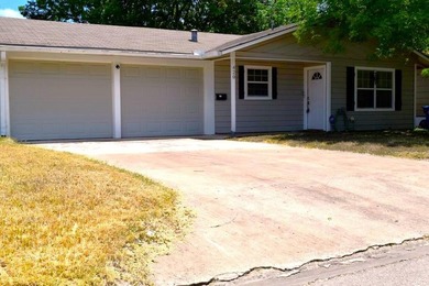 Welcome home to this delightful 3-bedroom, 2-bath cottage-style - photo 35