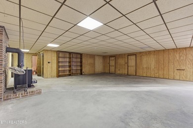 Prime location meets endless potential! This well maintained 3 - photo 36