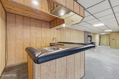Prime location meets endless potential! This well maintained 3 - photo 37