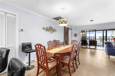 Beautifully updated 2-bedroom, 2-bath waterfront condo in the - photo 8