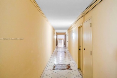 Beautifully renovated 2 bedrooms 1.5 bathroom unit in the heart