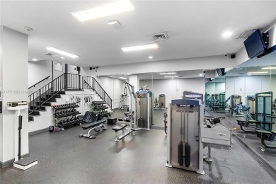 Beautifully renovated 2 bedrooms 1.5 bathroom unit in the heart