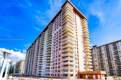 Beautifully renovated 2 bedrooms 1.5 bathroom unit in the heart