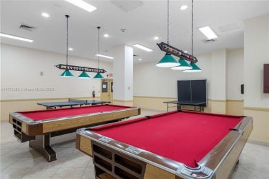 Beautifully renovated 2 bedrooms 1.5 bathroom unit in the heart