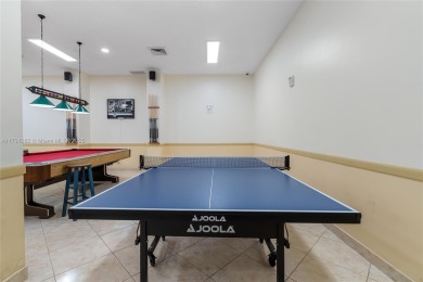 Beautifully renovated 2 bedrooms 1.5 bathroom unit in the heart