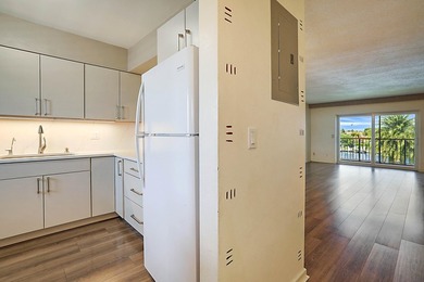 Move right into this beautifully updated 2-bedroom, 2-bath - photo 11