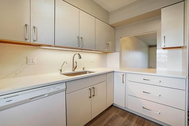 Move right into this beautifully updated 2-bedroom, 2-bath - photo 12