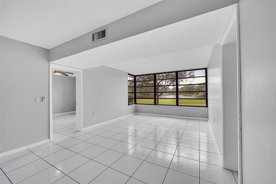 Investment opportunity or the perfect place to call home! Rarely - photo 17