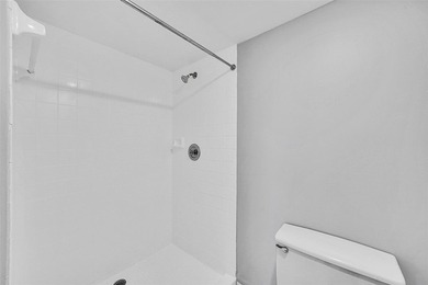 Investment opportunity or the perfect place to call home! Rarely - photo 25